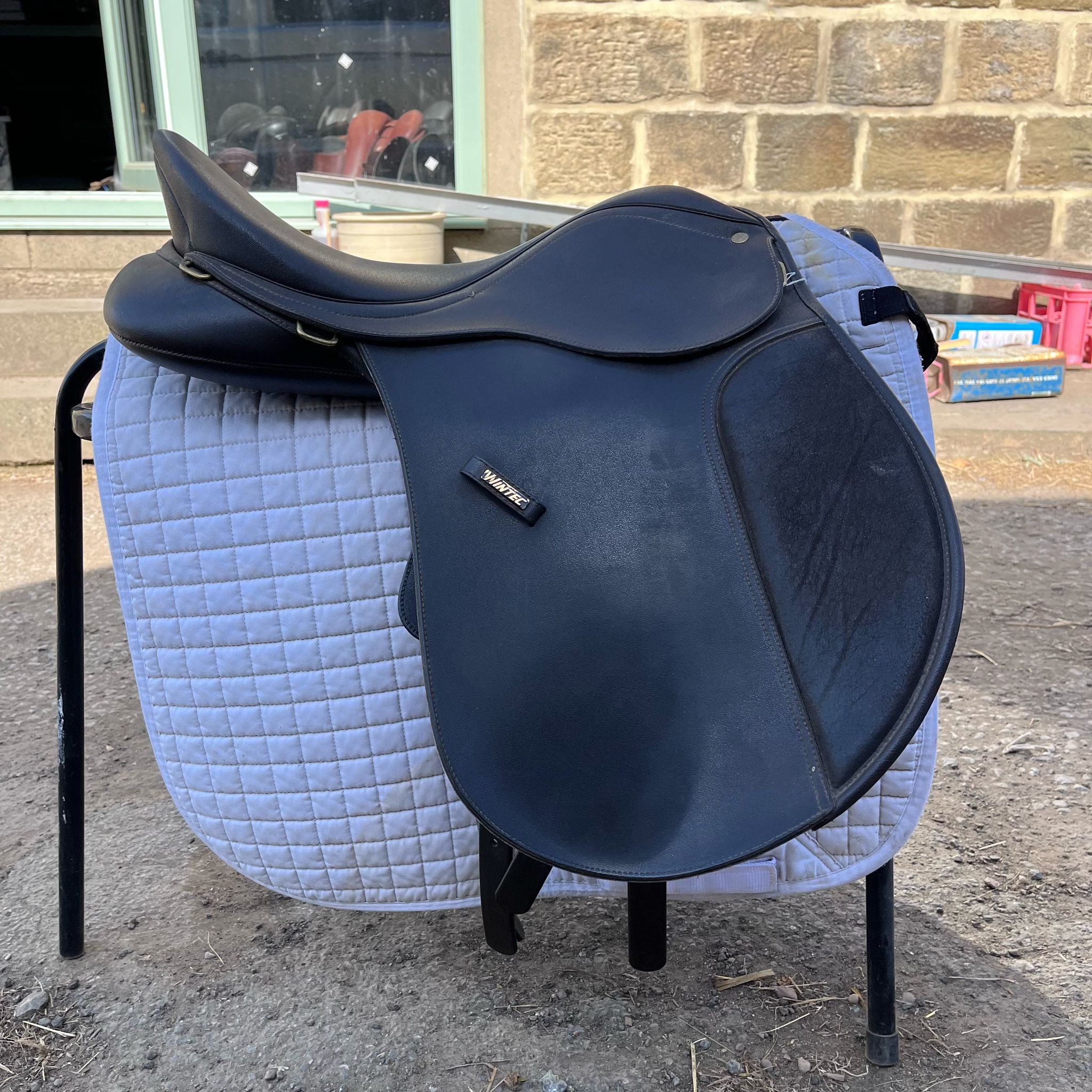 17 Inch Brown Wintec Wide GP Saddle with cair - adjustable gullet