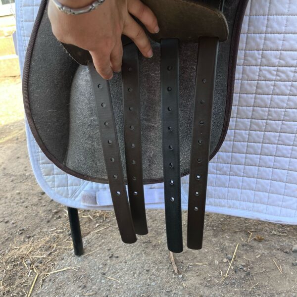 17 Inch Brown Wintec Wide GP Saddle with cair - adjustable gullet - Image 12